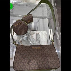 🛍MK MICHAEL KORS Multi Pochette Jet Set Travel Tech Attached Crossbody Bag.